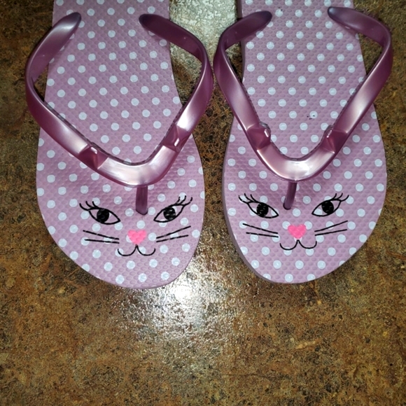 GAP girls cat flip flops - Picture 3 of 5